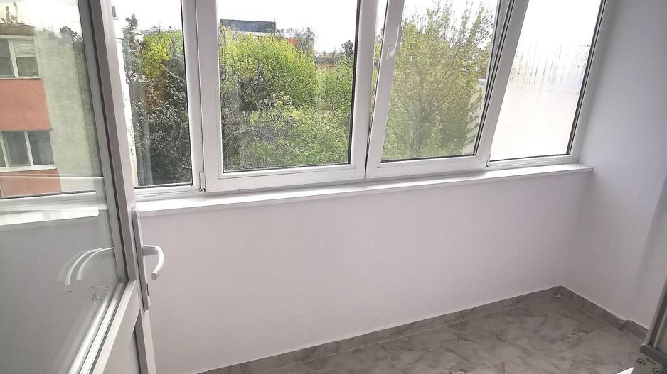 De vanzare apartament cu 2 camere, central. et. 3, 79.900 euro - Poză 1