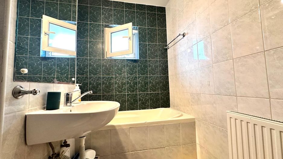 Apartament spatios 4 camere + parcare, pretabil ptr ERASMUS - Poză 14