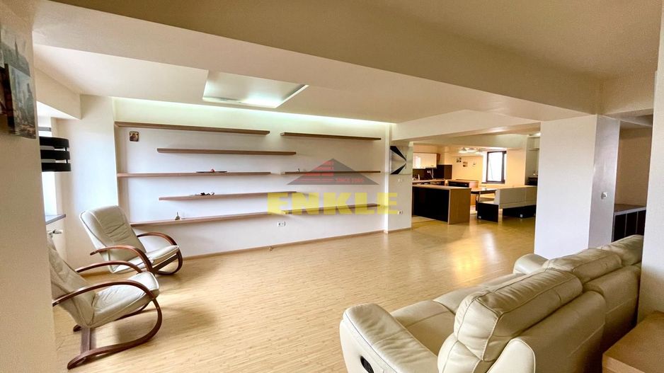 De vanzare apartament 4 camere, zona ultracentrala - Poză 1