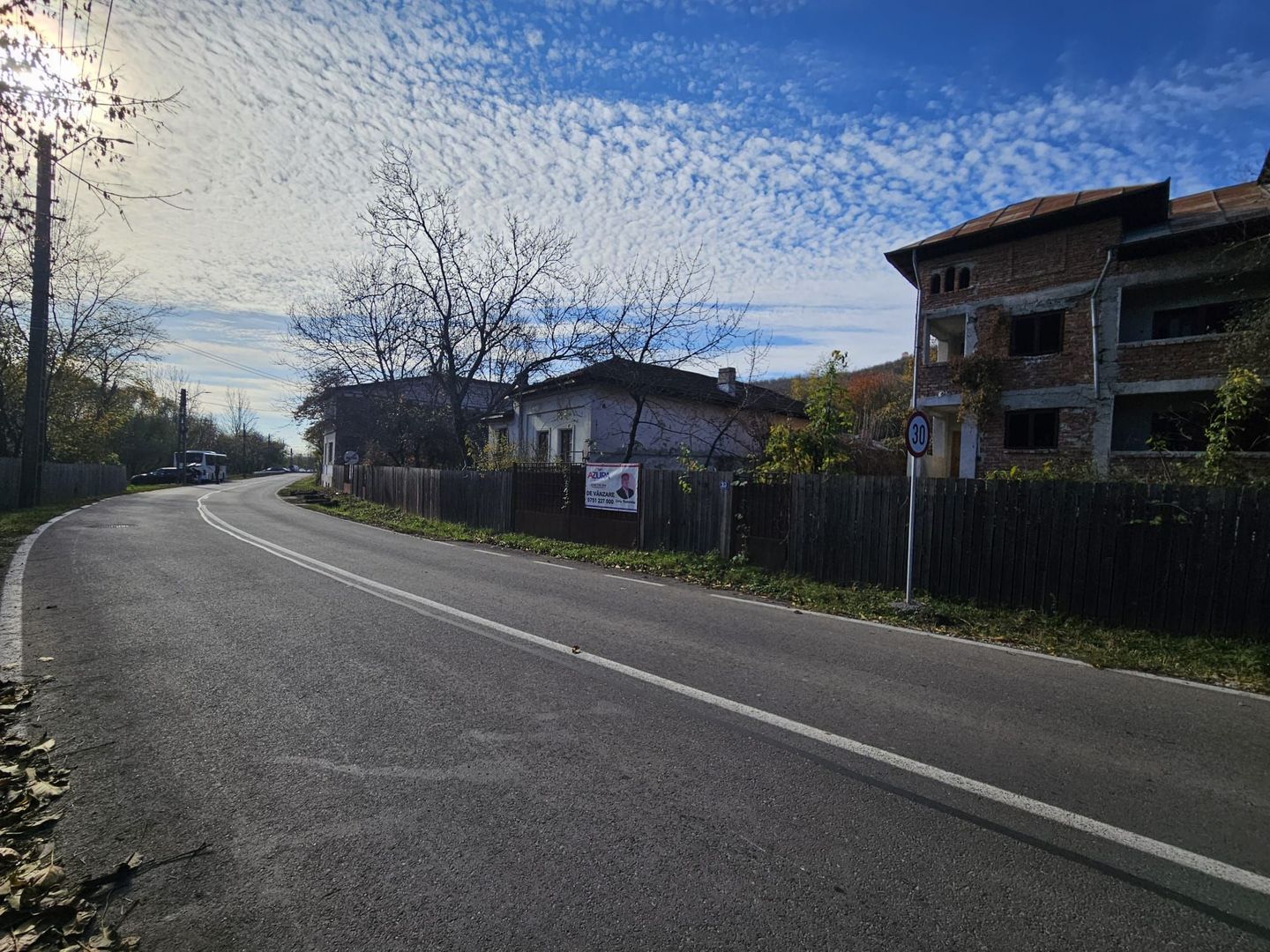 Proprietate deosebită în orașul Ștefănești, intrare pe strada Izvorani - Poză 9
