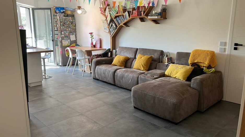 Apartament de vanzare 3 camere, 2 bai, gradina, parcare, Poligon - Poză 1