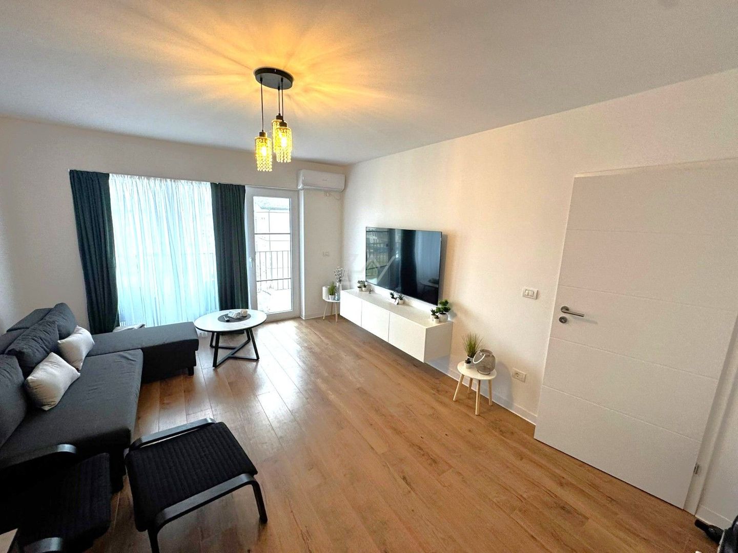 Mobilat si utilat. Decomandat. Clima. Spatiu de depozitare. - Poză 3