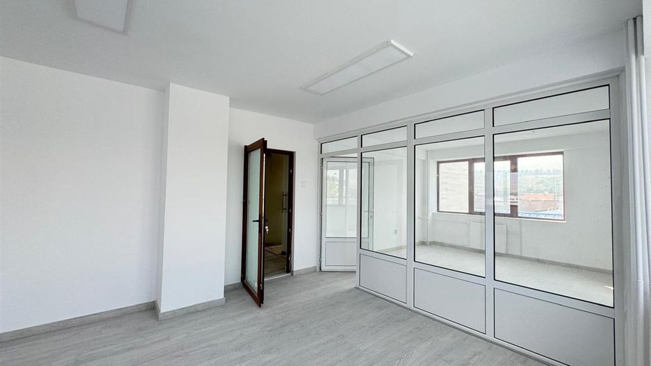 Spatii comerciale moderne de inchiriat, in cladire recent renovata - Poză 7