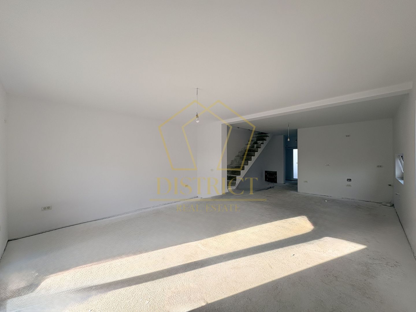 Duplex modern cu 4 camere si dressing | Mosnita Noua | ESO Petrol - Poză 1