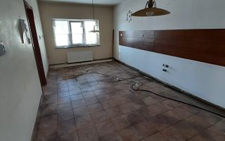 Hala 660 mp + vila 450 mp+ spatiu birouri 135 mp + teren 5000 mp, zona Hudum, pret negociabil - Poză 5