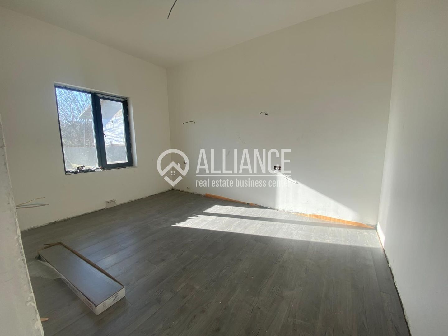 VALU LUI TRAIAN(COD 07) Casă P+1 cu 5 camere si teren de 375 mp - Poză 3