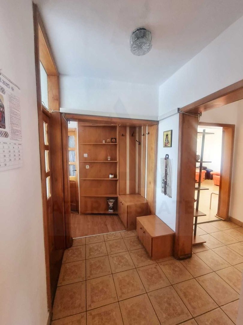 Apartament 3 camere 73 mp utili cu balcon si boxa zona Terezian - Poză 1