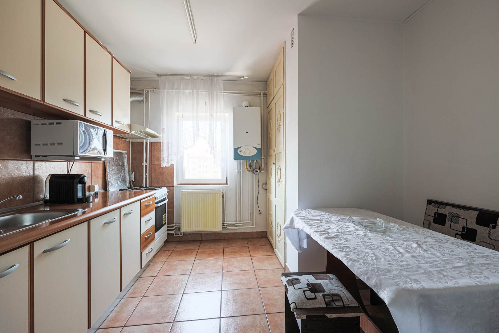 Proprietate rezervată Apartament cu 2 camere la cheie, situat central - Poză 1