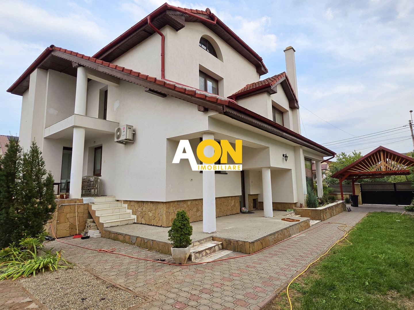 Casă individuală cu 6 camere și piscină în Alba Iulia, zona Cetate - Poză 1