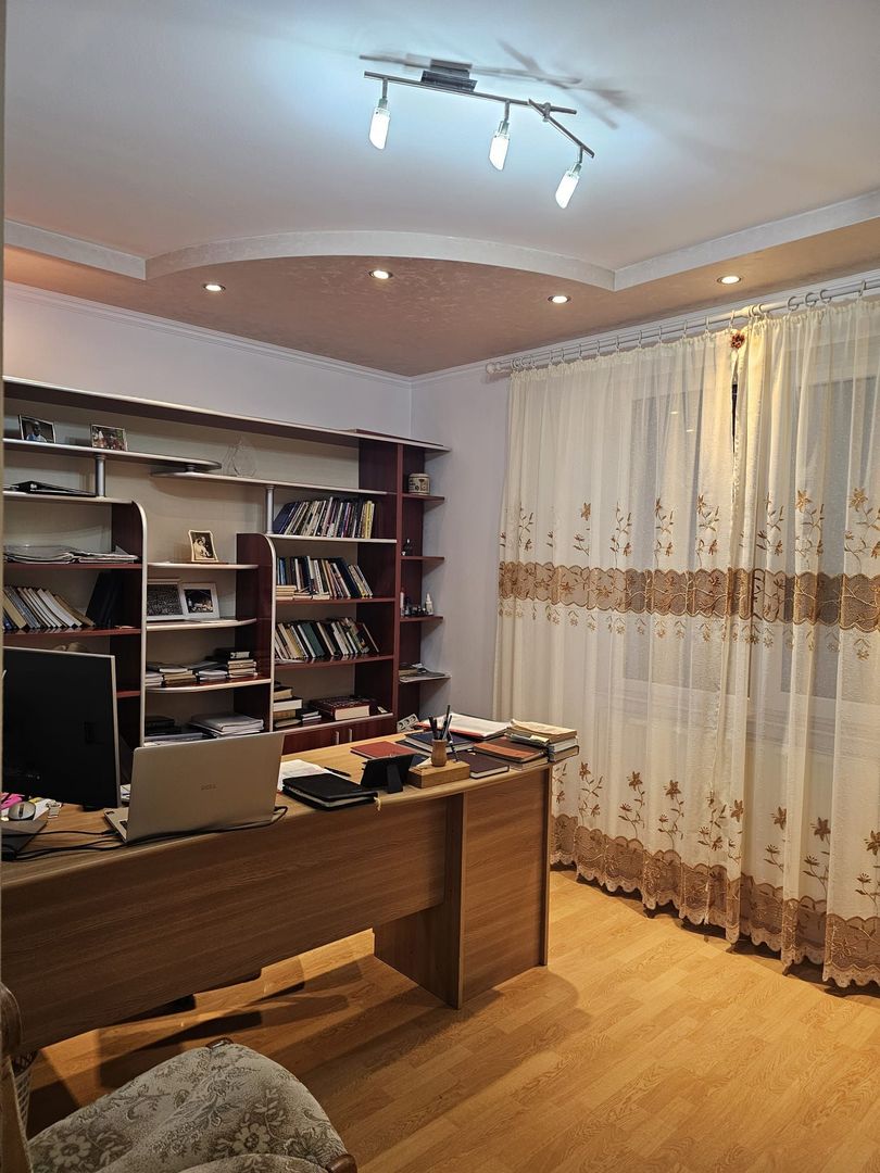 Vila  Oradea zona Iorga 420 mp ,teren 2000 ml - Poză 15