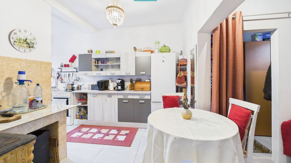 Casă renovată în localitatea Comănești, Arad - Poză 14