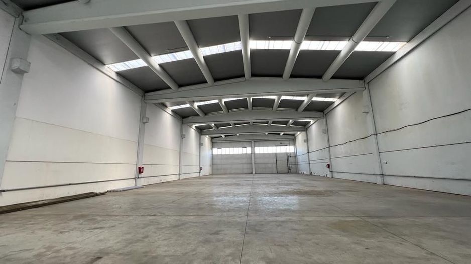 Spatiu de productie / depozitare 7600 mp si 5811 mp platforma betonata - Poză 3