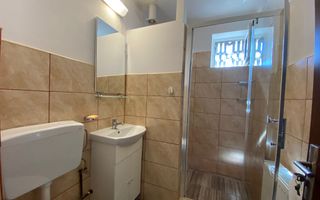 Apartament cu 2 camere, cu view superb, situat central - Poză 7