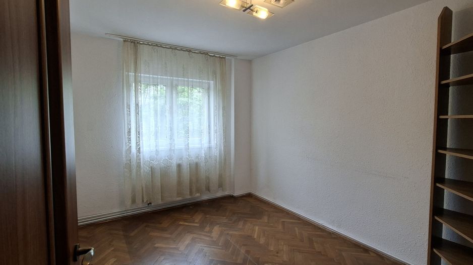 Apartament de inchirat cu 4 camere + garaj- Torontalului - Poză 16