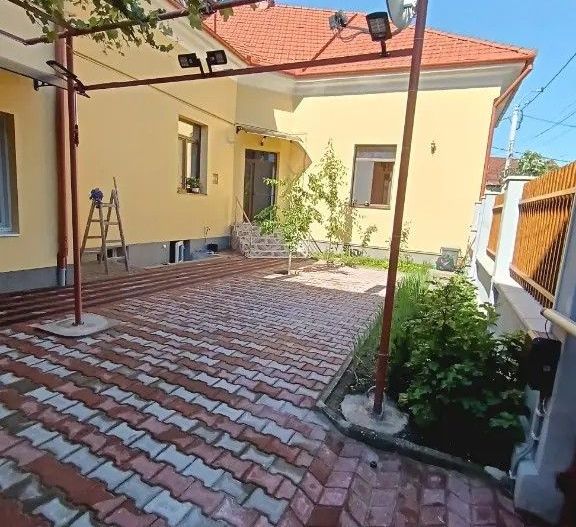 Casă 5 camere, 3 bai,2 bucătării, 200 mp utili, 370 mp teren - Poză 14