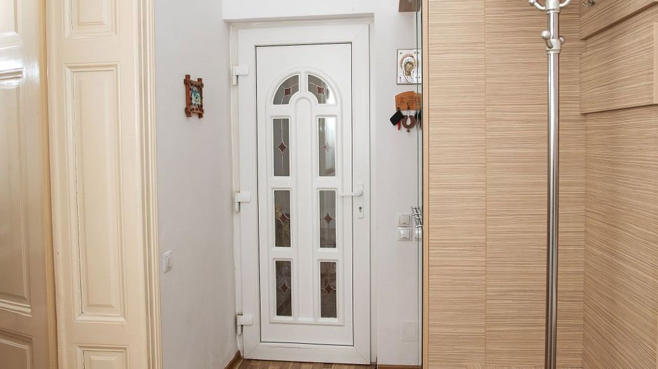 Vilă, singur în curte, central, Oradea 128 mp. 800  E/lună. Comision 0 - Poză 15