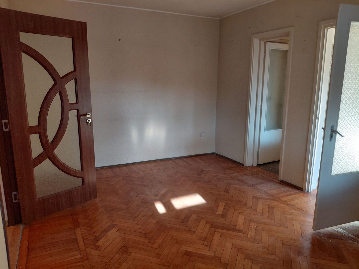 Apartament 2 camere, Tiglina 2, etaj 4,  balcon mare, liber! - Poză 1