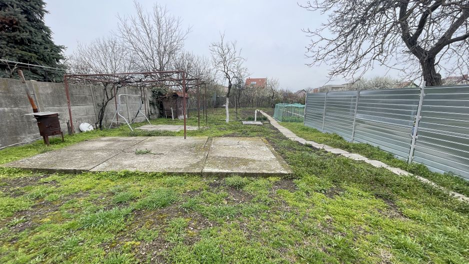 Casa de vanzare cu teren generos - Poză 10