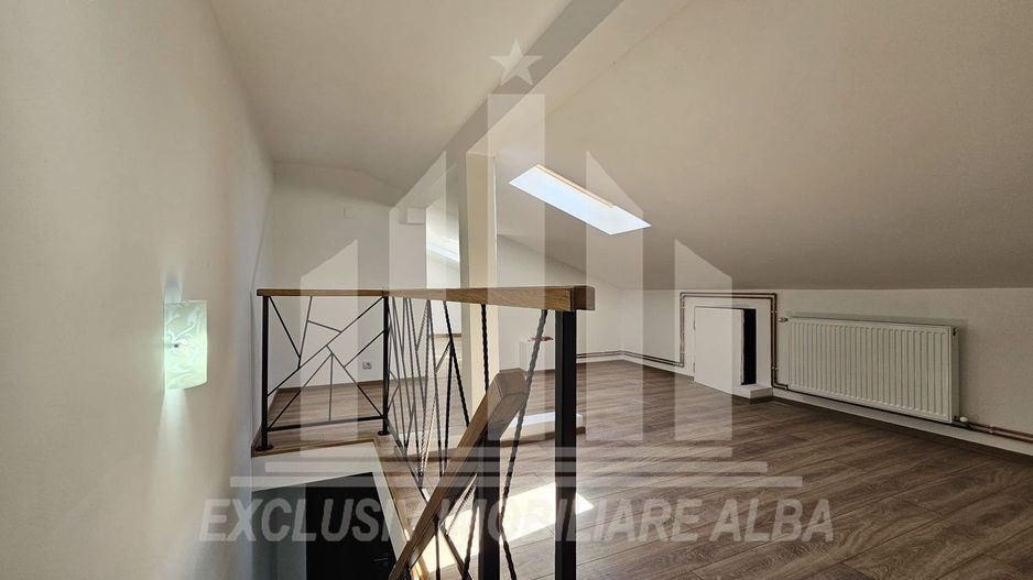 Apartament cu 4 camere si scara interioara de vanzare, Lipoveni - Poză 10