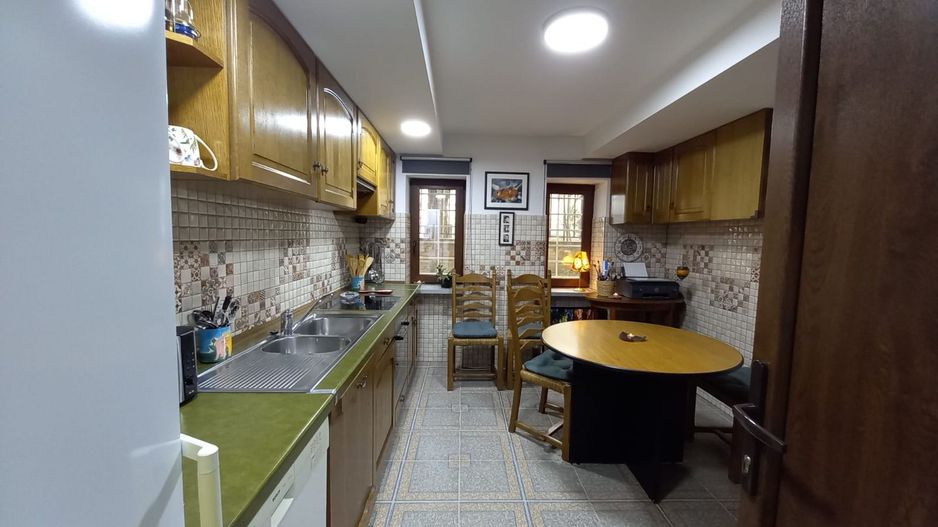 Apartament central la demisol înalt - Poză 9
