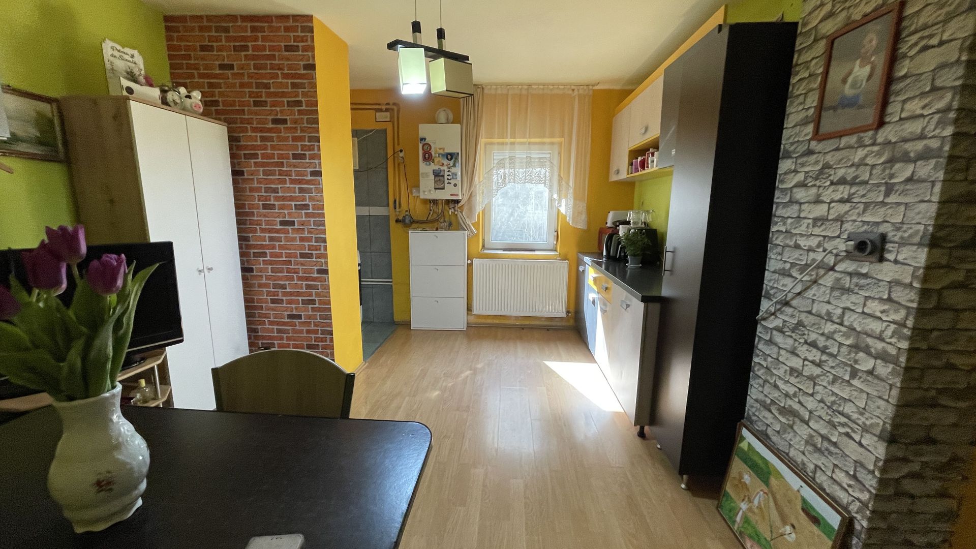 Apartament cu 2 camere parter -zona buna și linistita - Poză 1