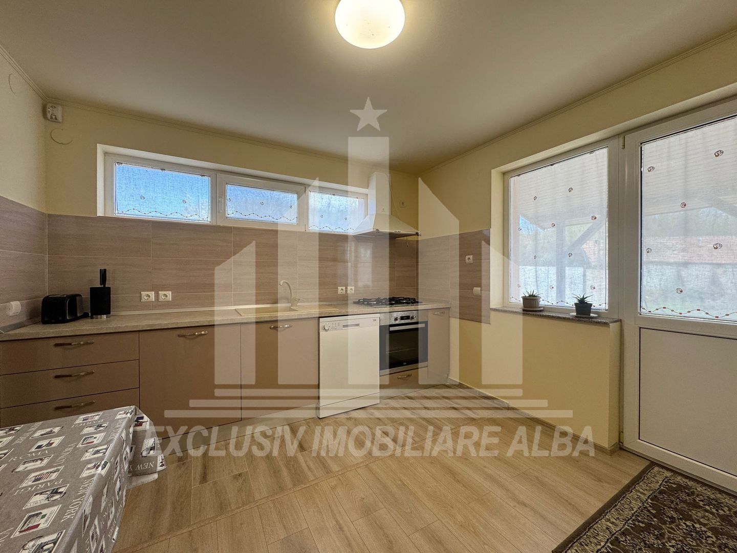 Casa individuala | De vanzare | 200 mp | 8140 mp teren | Oarda de Sus - Poză 5
