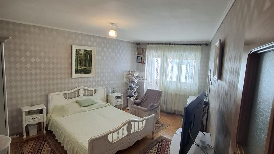 Apartament spatios de 4 camere+1 camera/etaj 2/125mp /Focsani/Finante - Poză 2