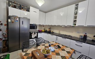 Casă individuala cu 5 camere, 270 mp, Tractorul - zona Coresi - Poză 9