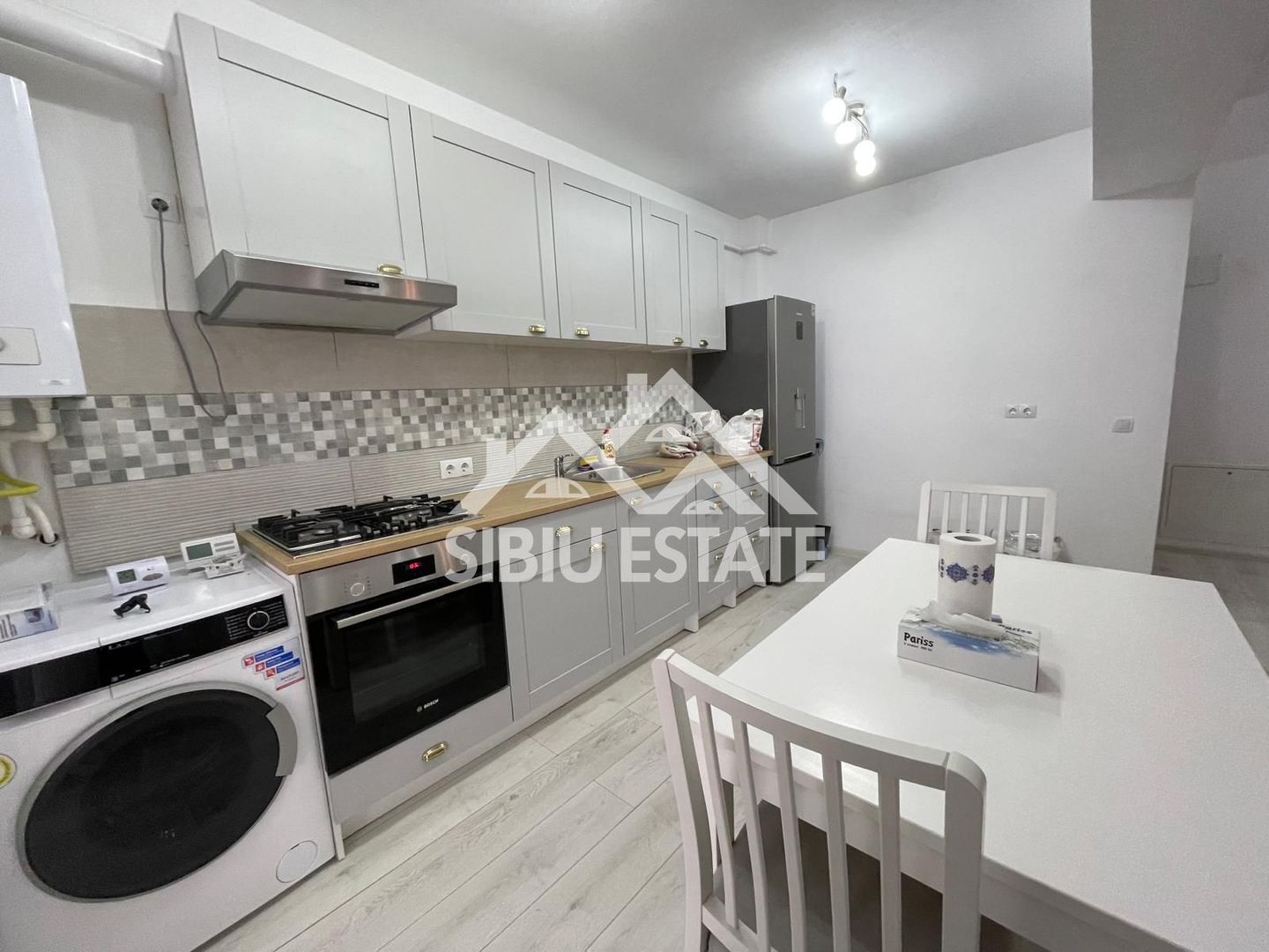 Apartament de inchiriat cu 3 camere, mobilat si utilat - Poză 1