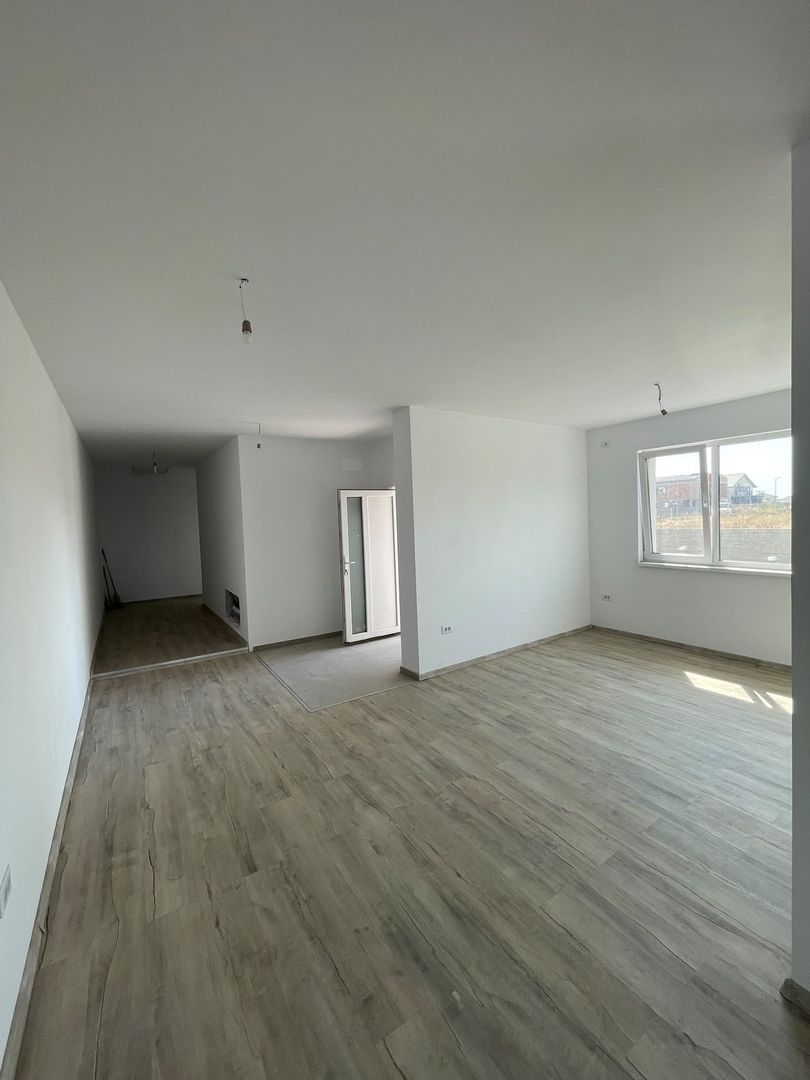 Duplex pe parter de vanzare in Bucovat - Poză 2