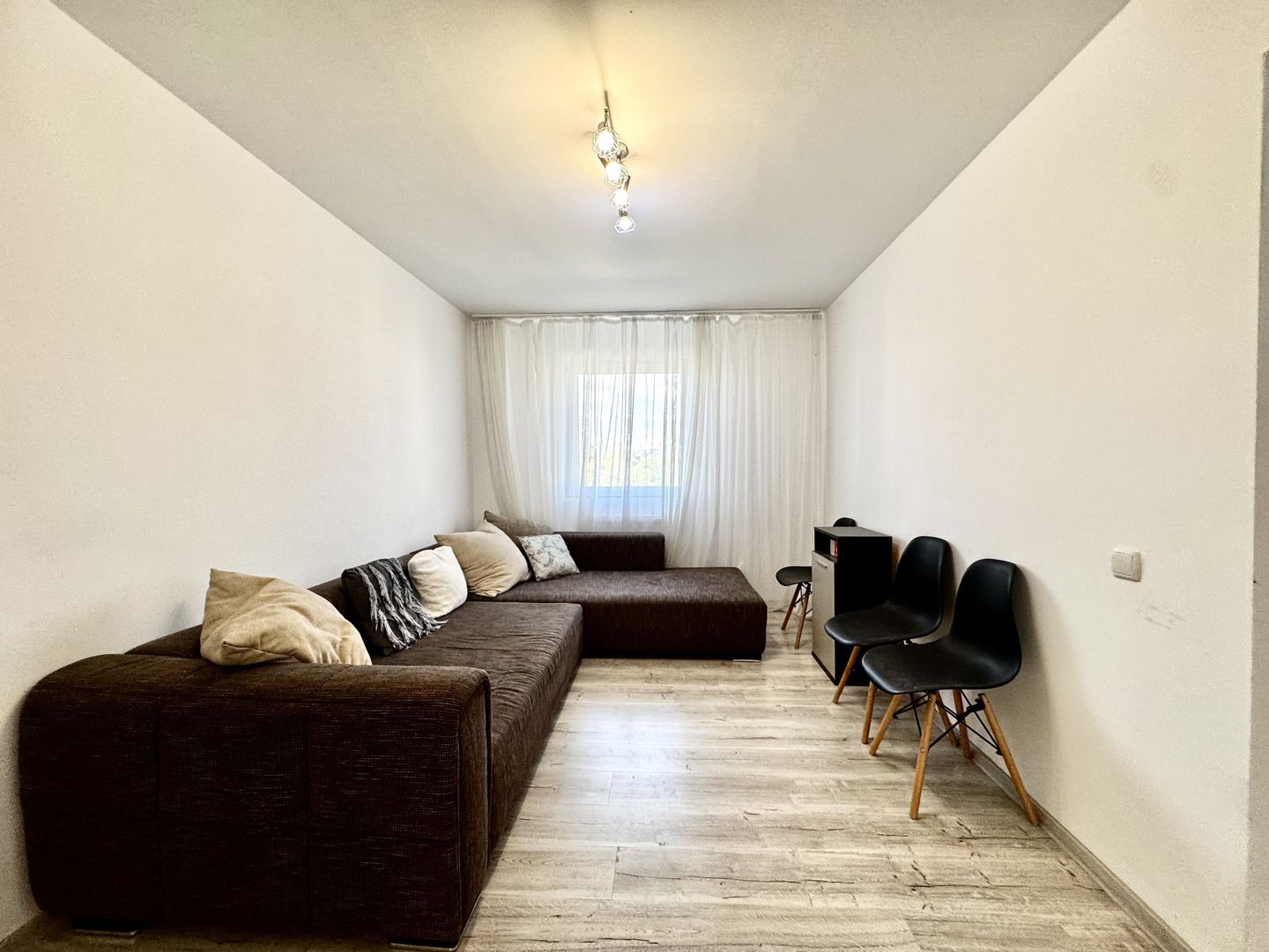 Apartament 4 camere, spațios, in zona Centralǎ- Piața Mǎrǎști - Poză 1