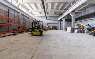 Hala industriala Codlea ,se poate impartii in doua - Poză 4