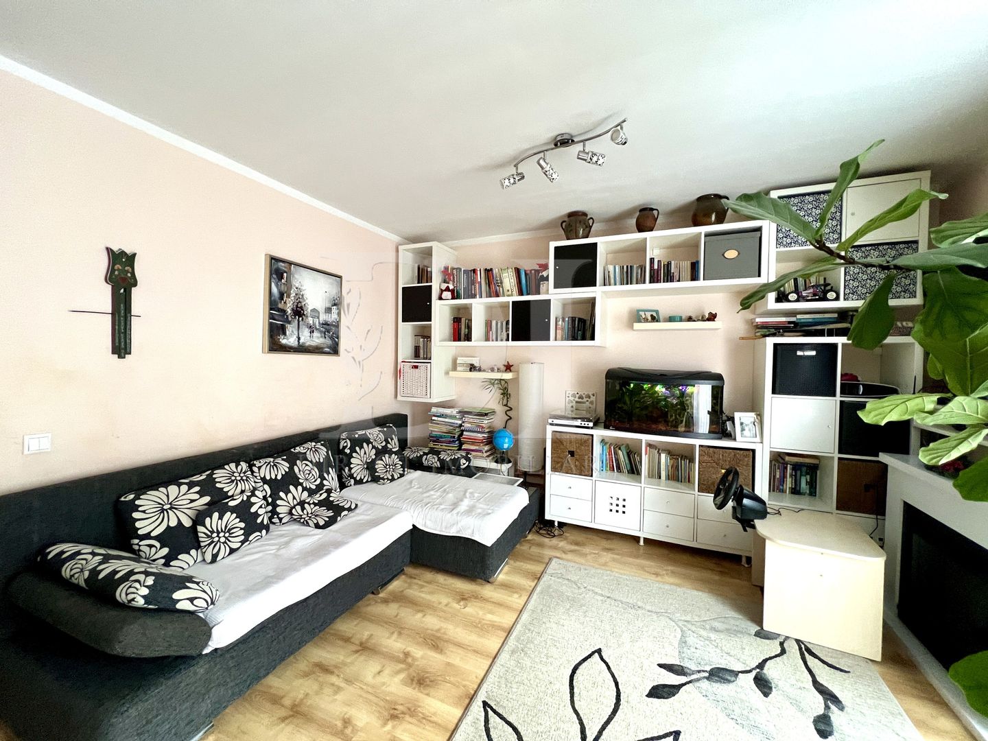 Apartament trei camere / Etaj intermediar / Zona Florilor - Poză 2