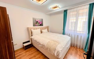 Apartament cu 5 camere de vânzare, zona Ultracentrala - Poză 8