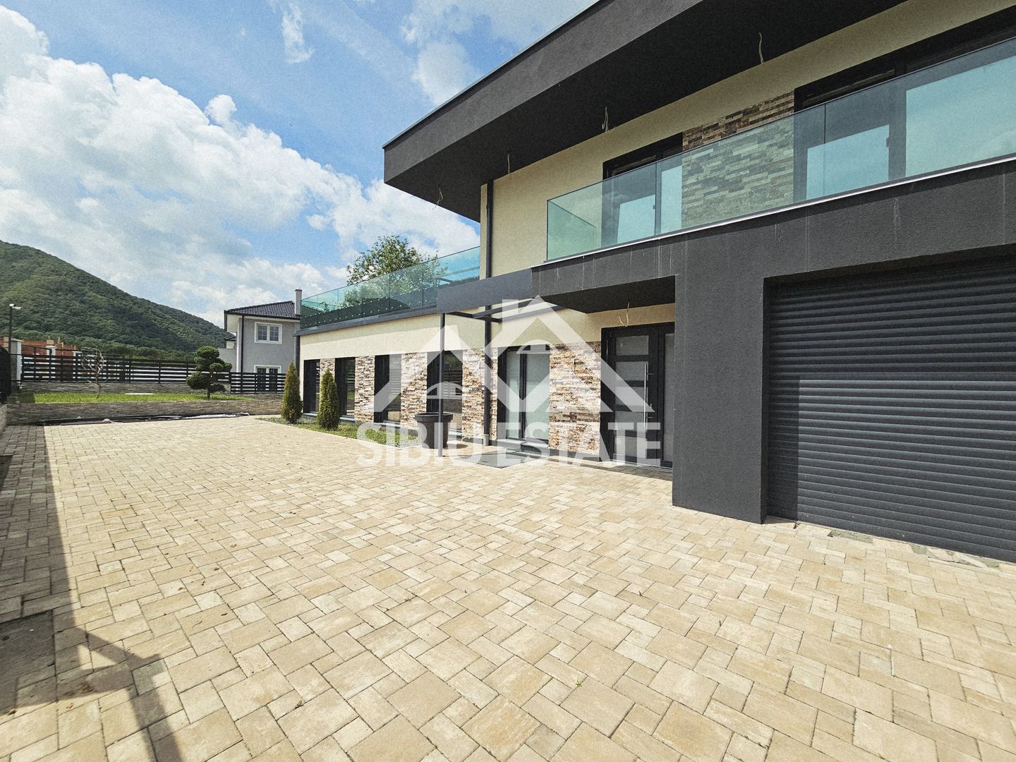 Casa noua cu piscina si terase panoramice, garaj - Poză 21