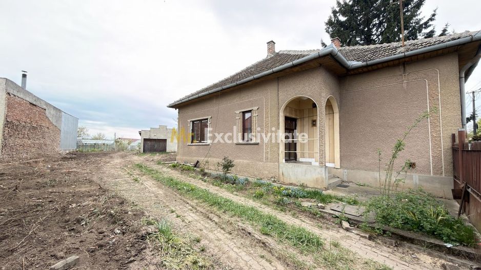 Proprietate cu 2 case | Teren 546 mp | Str. Albinelor Nr.18 - Carei - Poză 2