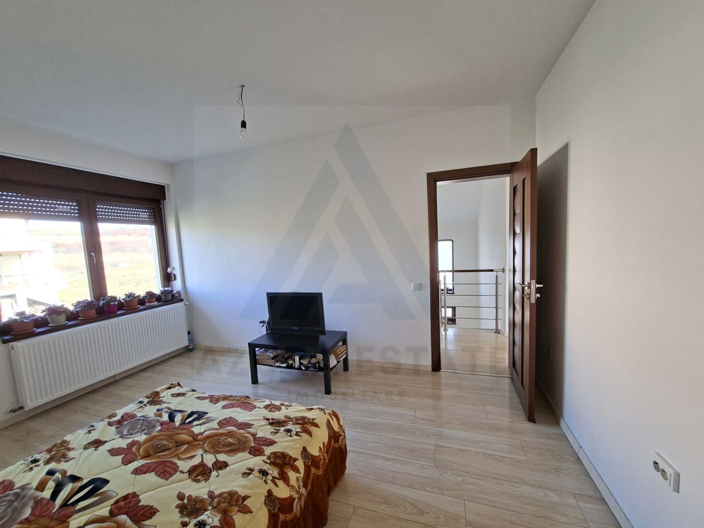 Casa intabulata 5 camere 2 bai si curte generoasa in Bavaria Park - Poză 2