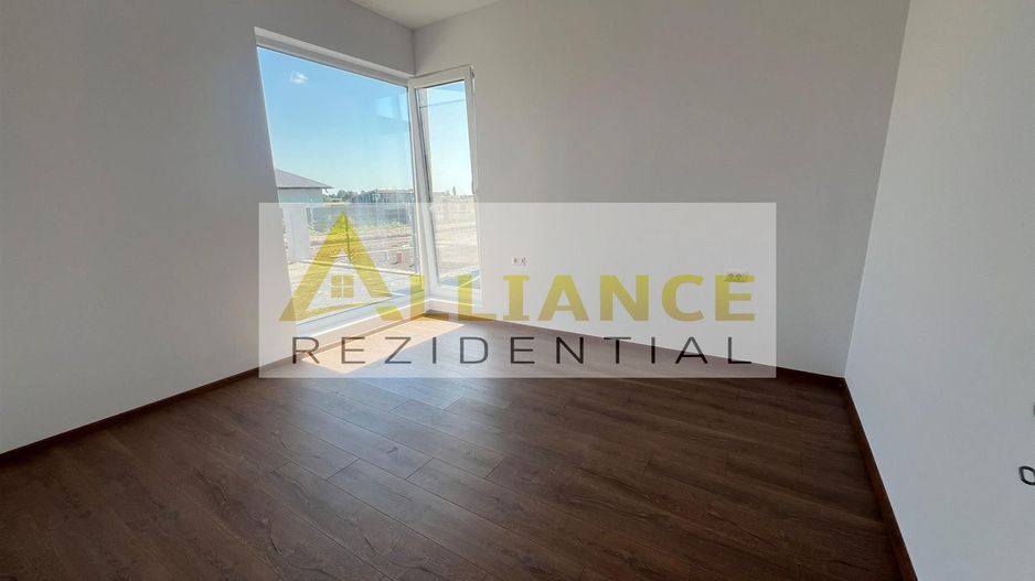 Casa individuala - 4 camere  - 2 bai - in ansamblu rezidential-str asfaltata - Poză 9