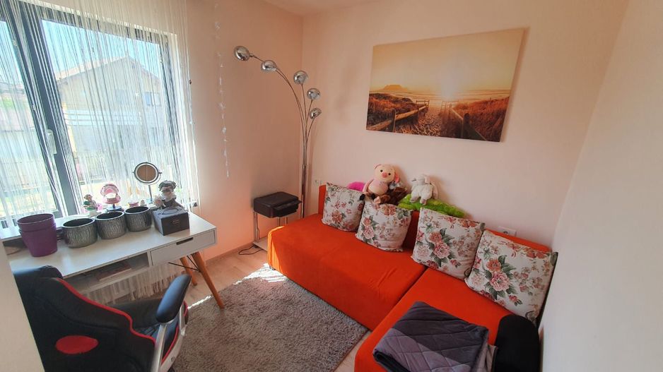 Casa cu 4 camere si garaj - Poză 8