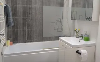 Vând apartament 3 camere, mobilat și utilat cu loc de parcare inclusă - Poză 17