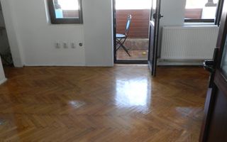 Etaj de Vilă Interbelică, 5 Camere, Balcon și Mansardă – Parc Carol - Poză 9