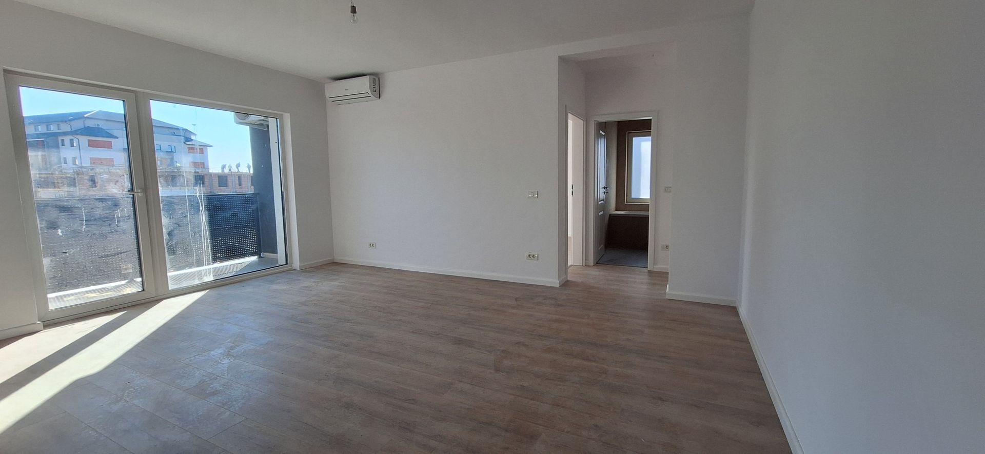 Apartament 2 camere cu loc de parcare inclus - Poză 1