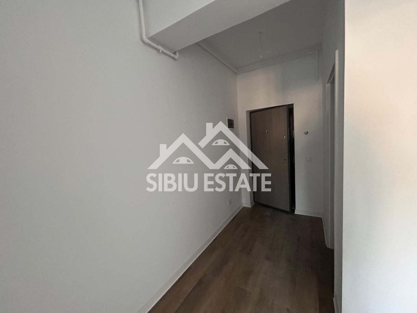 Garsoniera 41 mp, balcon bucatarie separata , intabulata zona Brana - Poză 23