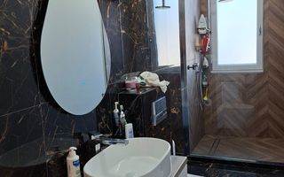 Casa moderna 4 camere 2 bai si curte libera 220 mp pe Calea Cisnadiei - Poză 12