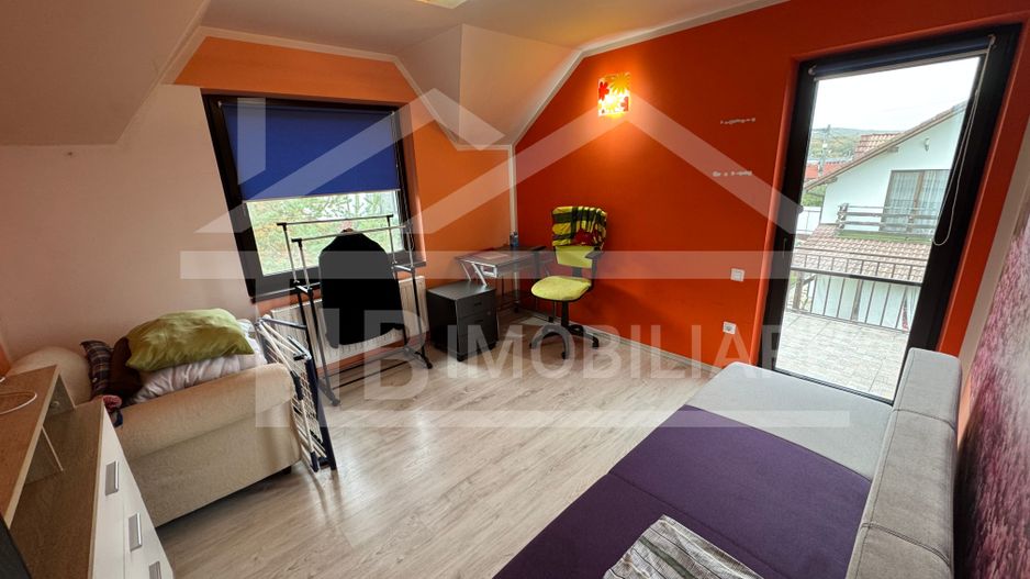 Casa cu 4 camere, 230mp, garaj, Zona Corunca - Poză 9