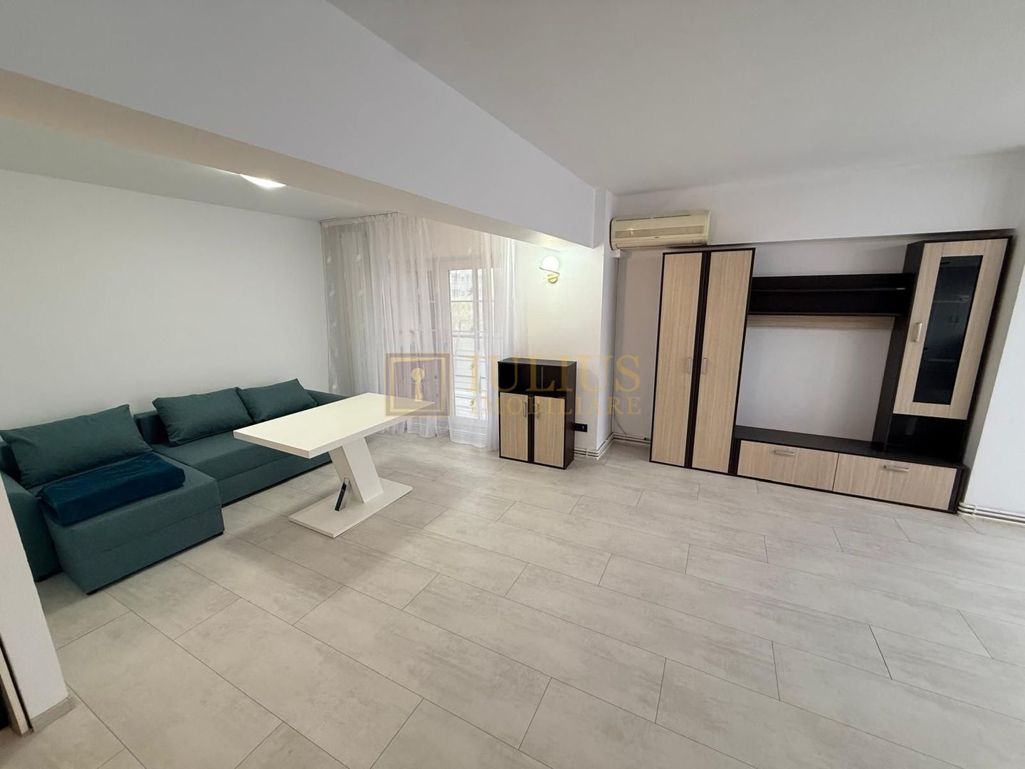 Medicina, 2 camere, 2 bai, centrala proprie, apartament spatios-105 mp - Poză 2