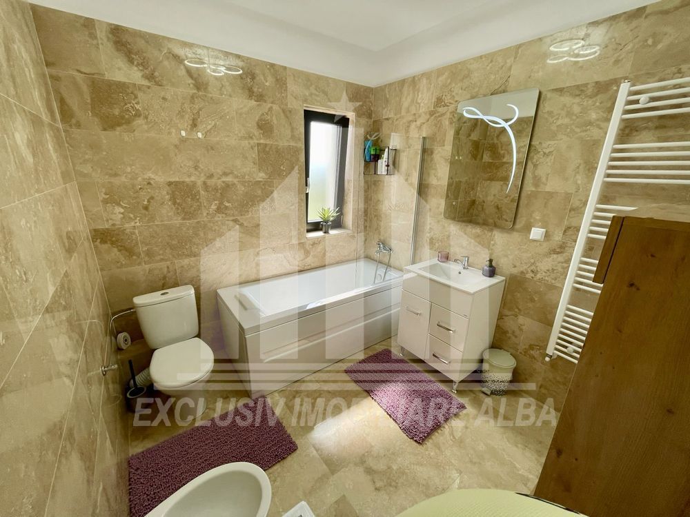 Apartament cu 2 camere de vanzare, Lipoveni - Poză 5