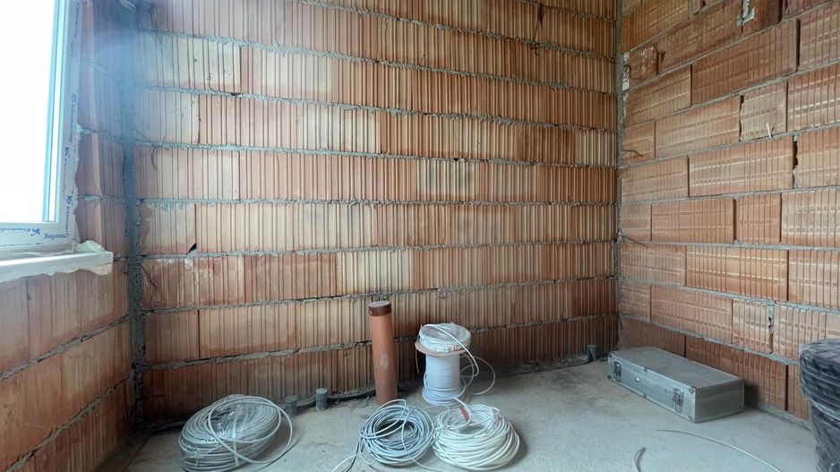 Duplex despartit prin camera tehnica, 3 dormitoare, Mosnita Noua - Poză 8