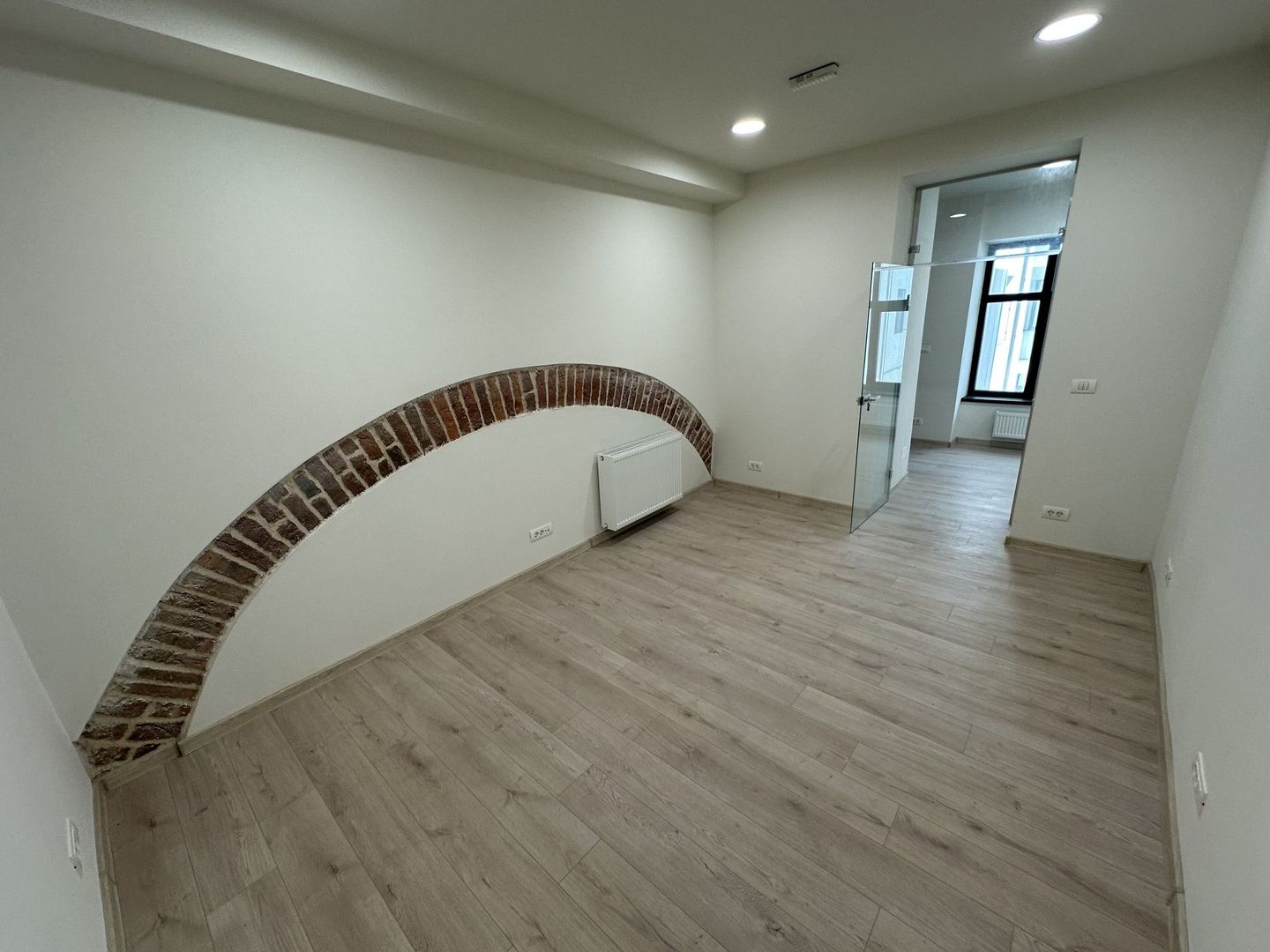Spatii de birouri Ultracentral suprafață  de 31,7  mp - Poză 4