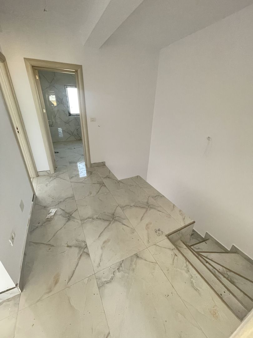 Giroc-Bld. Aviatiei | 5 camere | 3 bai | Bucatarie inchisa - Poză 8